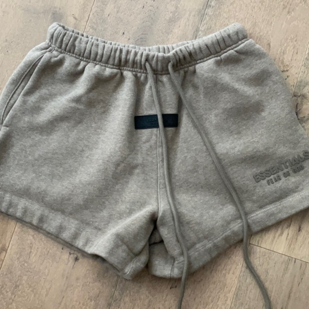 Essentials Fear of God beige Shorts